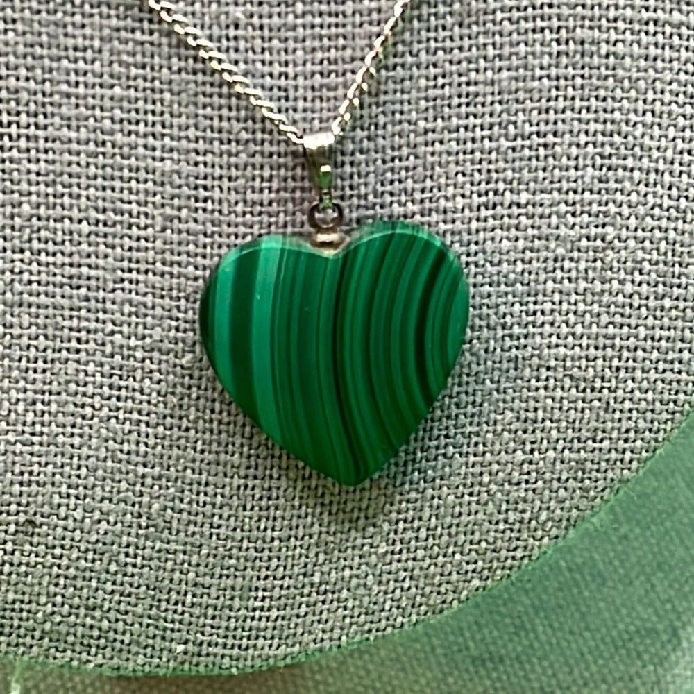 Green heart malachite necklace